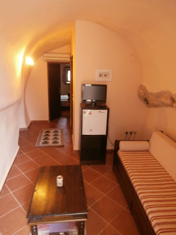 Pirgoi Edem Hotel Pyrgos Dirou Ngoại thất bức ảnh